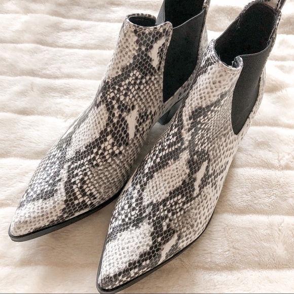 Blondo Emelia Snakeskin Print Waterproof Leather Ankle Boots Black White Size 8 - Picture 4 of 12